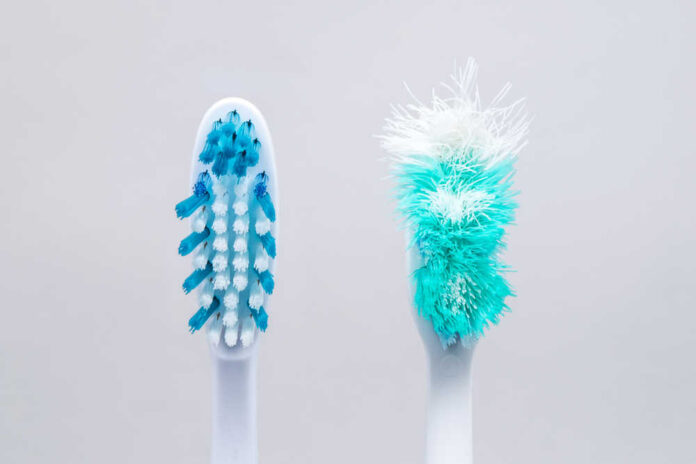 Used,Old,And,New,Toothbrush,Isolated,On,A,White,Background